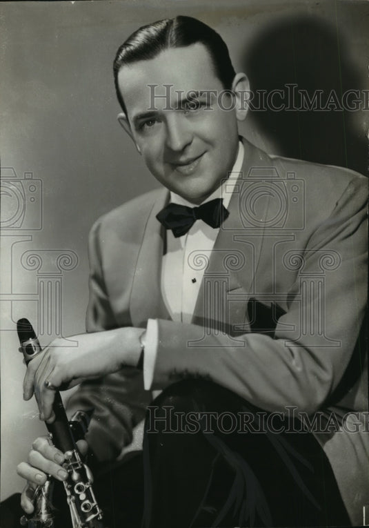 1947 Press Photo Jimmy Dorsey, World's Greatest Saxophonist, with a Cornet- Historic Images
