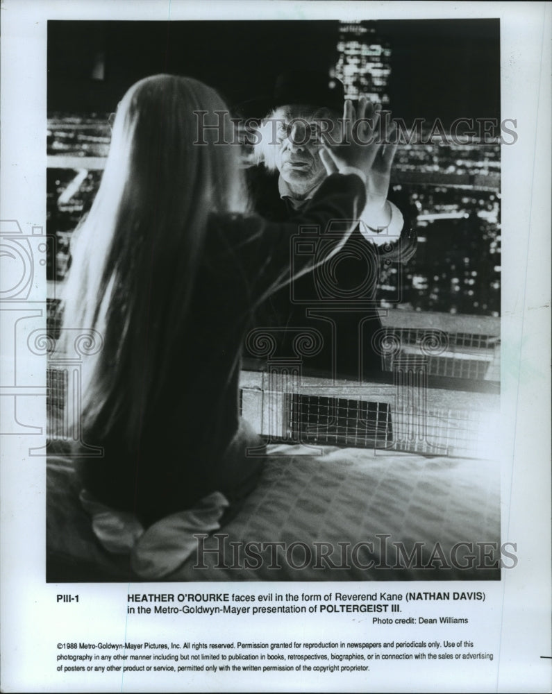 1988 Press Photo Heather O&#39;Rourke and Nathan Davis in &quot;Poltergeist III&quot;- Historic Images