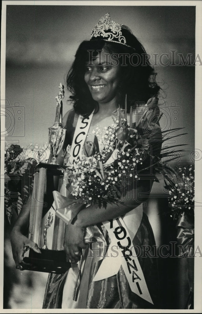 1986 Press Photo Carol Johnson Was Crowned Miss Black Wisconsin - mjp08015- Historic Images