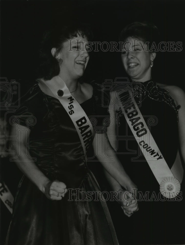 1993 Press Photo Kathleen Olson, Fairest of the Fair, with Krista Marie Knigge- Historic Images