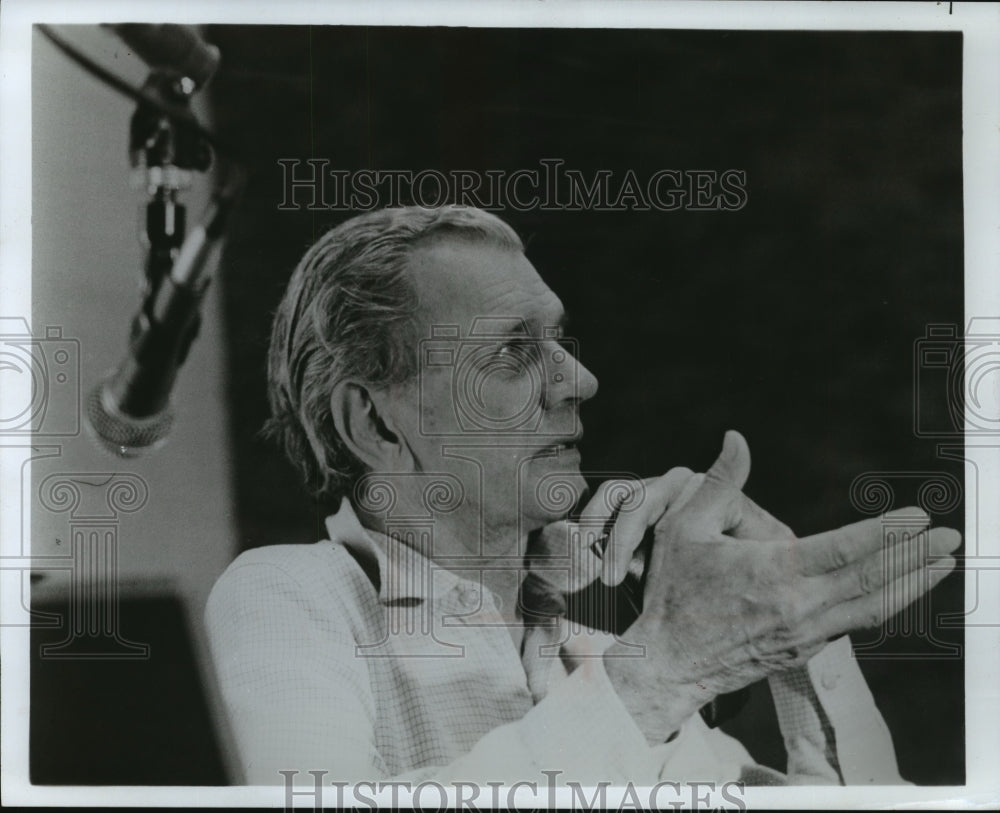 1977 Press Photo Joseph Cotton as Benjamin Franklin in &quot;Freedom Is&quot; - mjp08317
