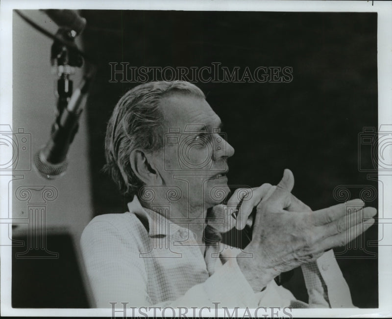 Load image into Gallery viewer, 1977 Press Photo Joseph Cotton as Benjamin Franklin in "Freedom Is" - mjp08317
