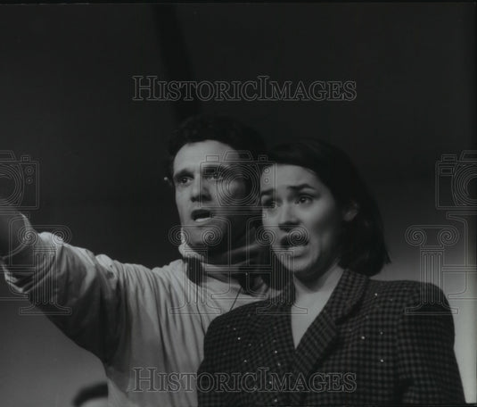 1994 Press Photo Anthony Crivello, Julie Alonzo-Calteaux, Kiss of Spider Woman- Historic Images