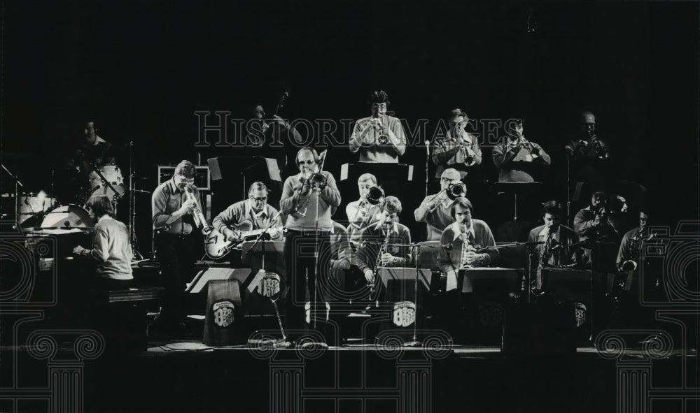 1980 Press Photo Jazz Happening Ron De Villers-Jack Carr Big Band Performance- Historic Images