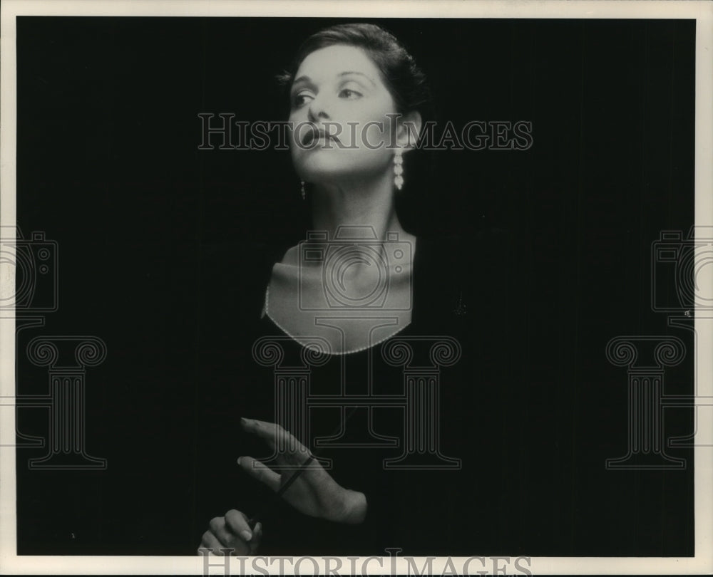 1991 Press Photo Margery Deutsch, Milwaukee Conductor - mjp09127- Historic Images