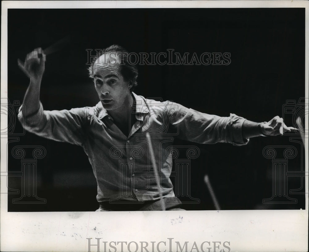 1980 Press Photo Gaetano Delogu, music director of the Denver Symphony Orchestra- Historic Images