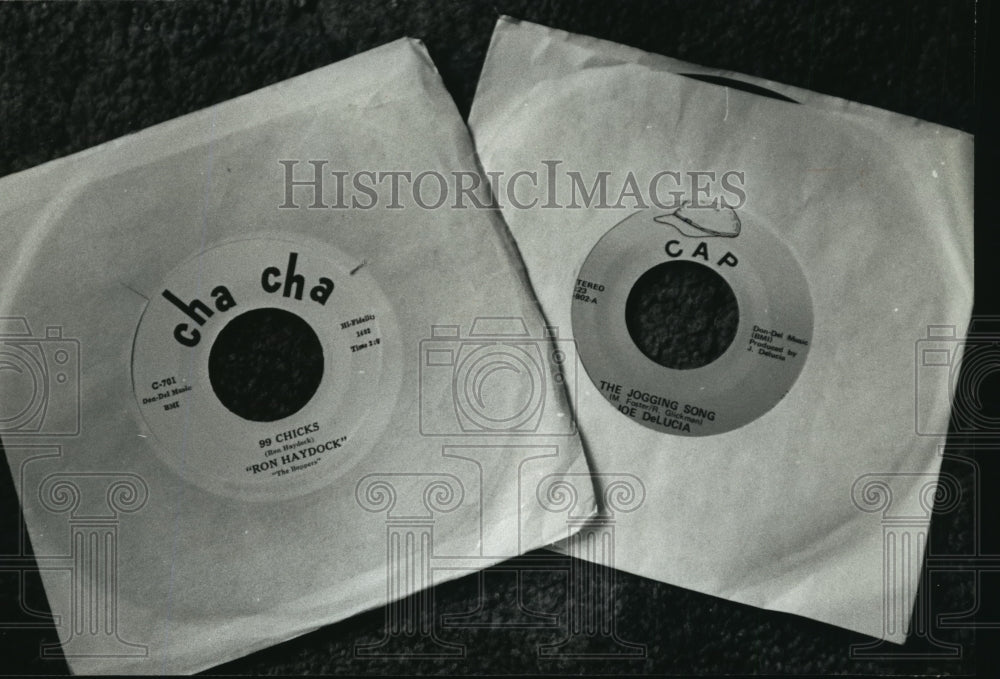 1992 Press Photo 45 RPM Singles Produced by Cha-Cha Records, Cap Records- Historic Images