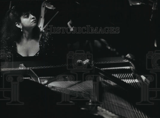 1993 Press Photo Pianist Annette DiMedio performs at Waukesha Symphony Orchestra- Historic Images