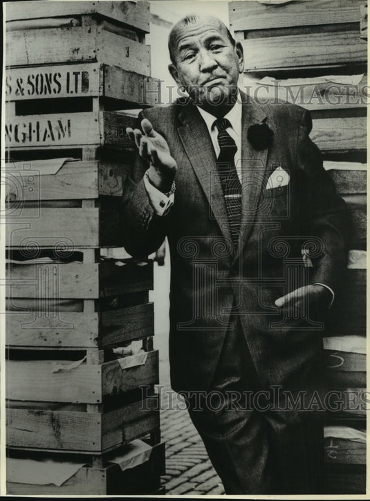Press Photo Noel Coward, English Playwright, Actor & Composer in Covent Garden- Historic Images
