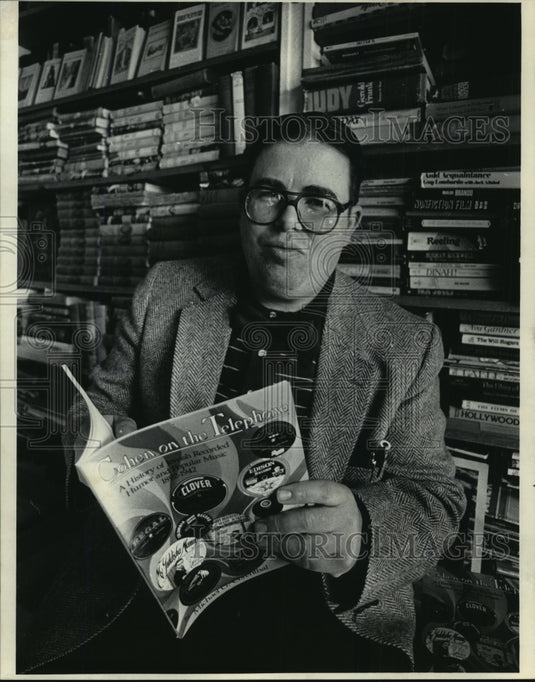 1985 Press Photo Michael G. Corenthal, Author "Cohen on the Telephone"- Historic Images