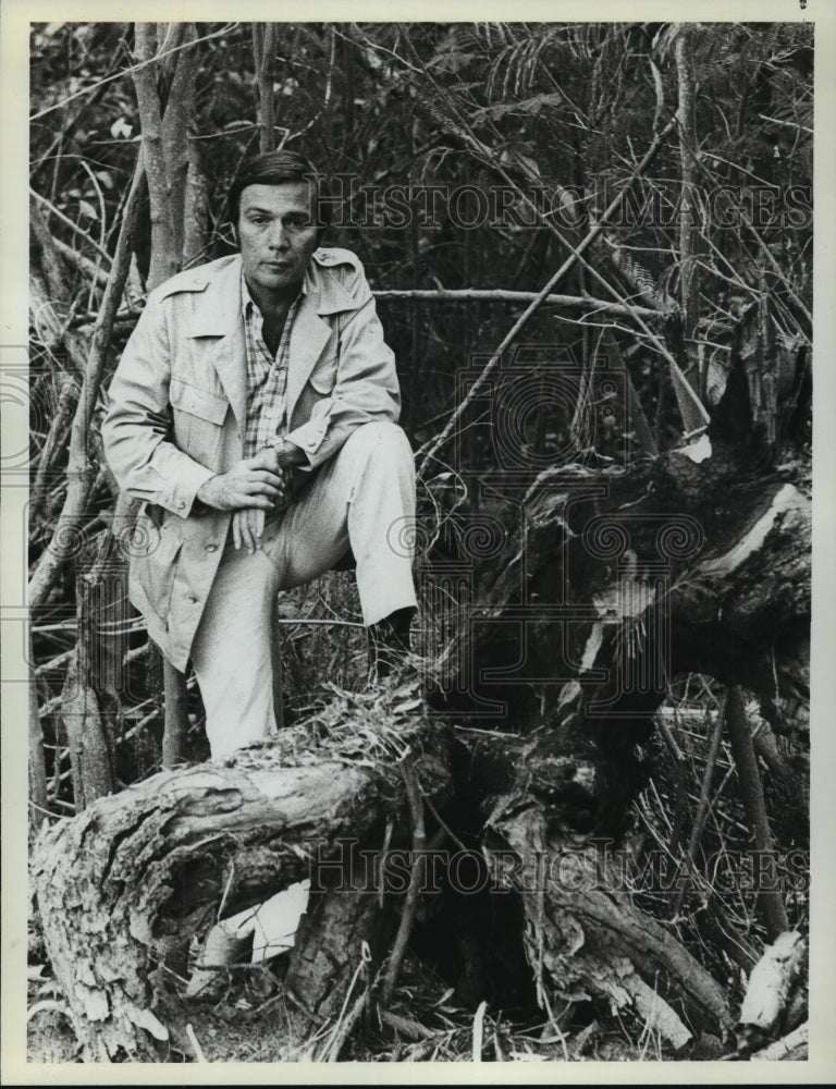 1983 Press Photo Lloyd Dobyns for &quot;Bataan: The Forgotten Hell&quot; NBC Report- Historic Images