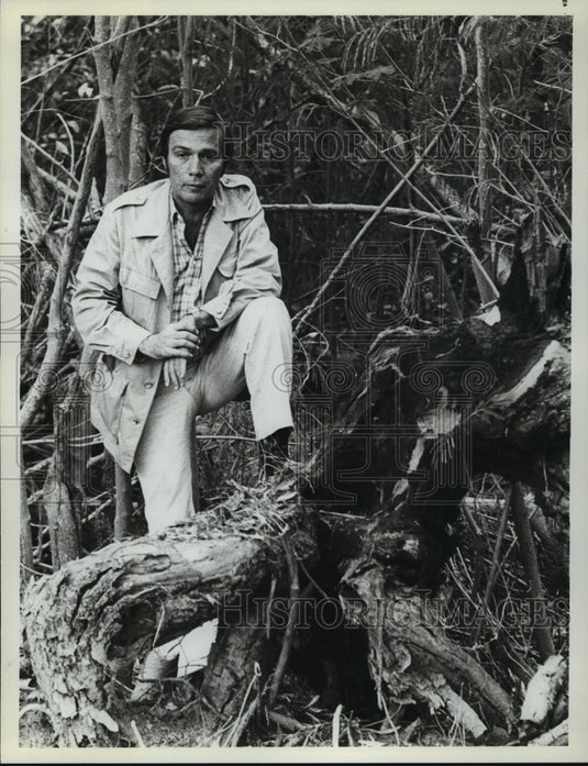 1983 Press Photo Lloyd Dobyns for "Bataan: The Forgotten Hell" NBC Report- Historic Images