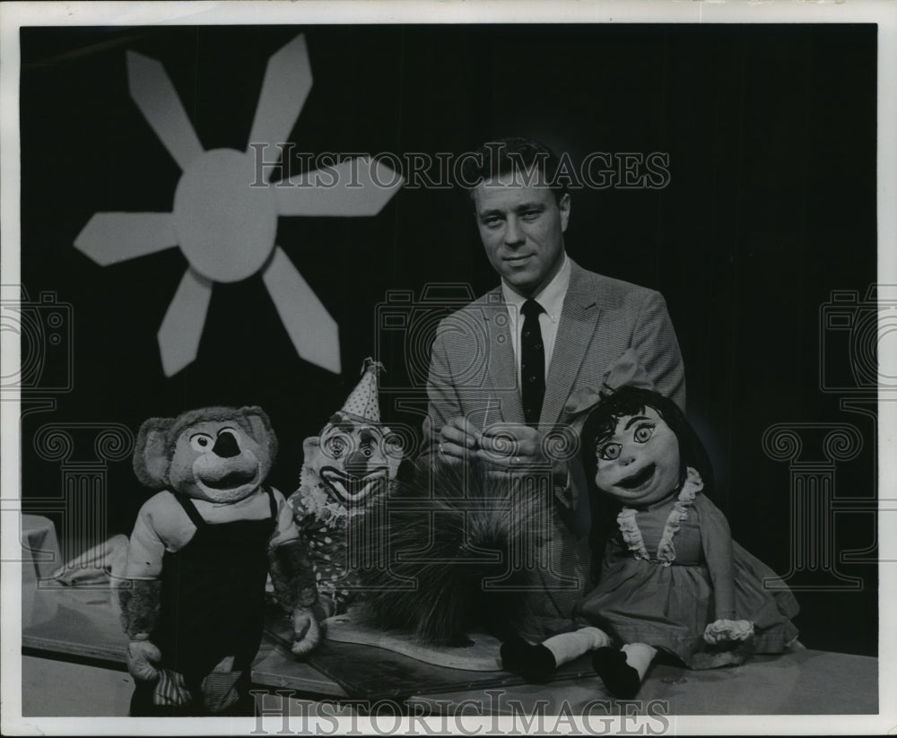 1968 Press Photo Jim Ebner and Milwaukee helpers at the Children&#39;s Fair.- Historic Images