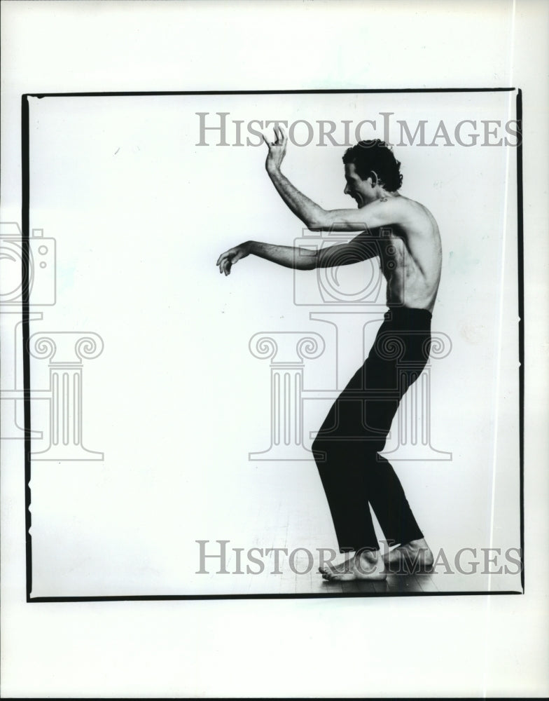 1994 Press Photo Bob Eisen, Chicago choreographer, to perform in Milwaukee.- Historic Images