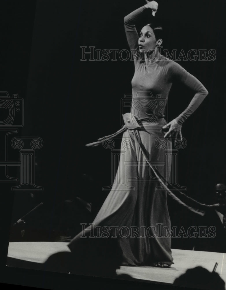 1975 Press Photo Carmen de Lavallade on Evening at Pops, on PBS. - mjp10875- Historic Images