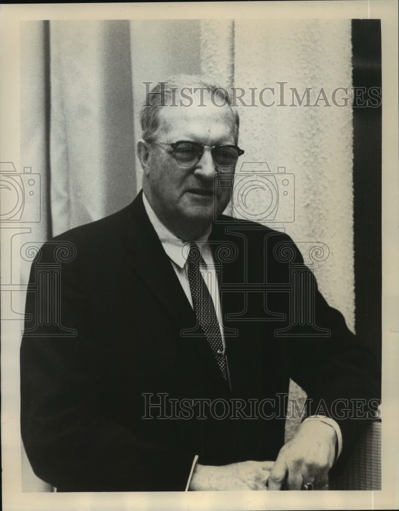 1961 Press Photo Milton Cross, announcer for the Metropolitan Opera Radio show.- Historic Images