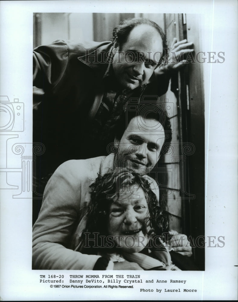 1987 Press Photo Danny DeVito &amp; Anne Ramsey in Throw Momma from the Train.- Historic Images