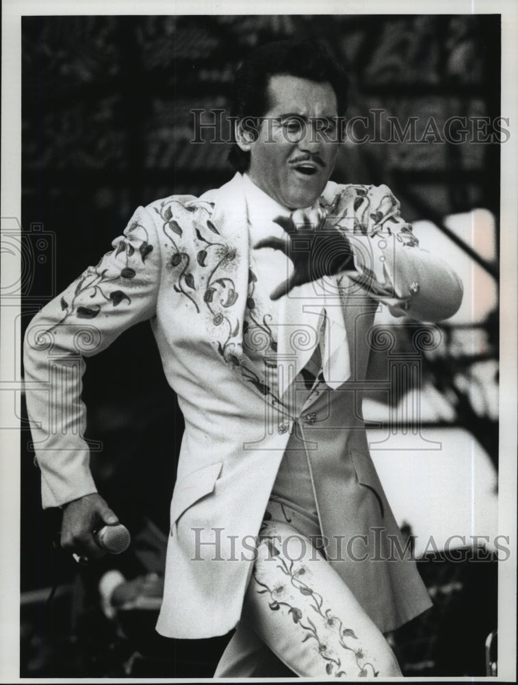 1989 Press Photo Wayne Newton, Singer at West Allis State Fair Park Grandstand- Historic Images