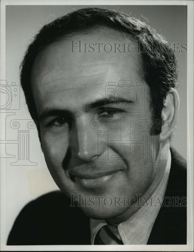 1976 Press Photo Morton Dean, CBS News Correspondent. - mjp11177- Historic Images