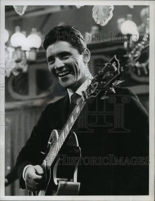 1967 Press Photo Sacha Distel guest stars on Continental Showcase, on CBS.- Historic Images