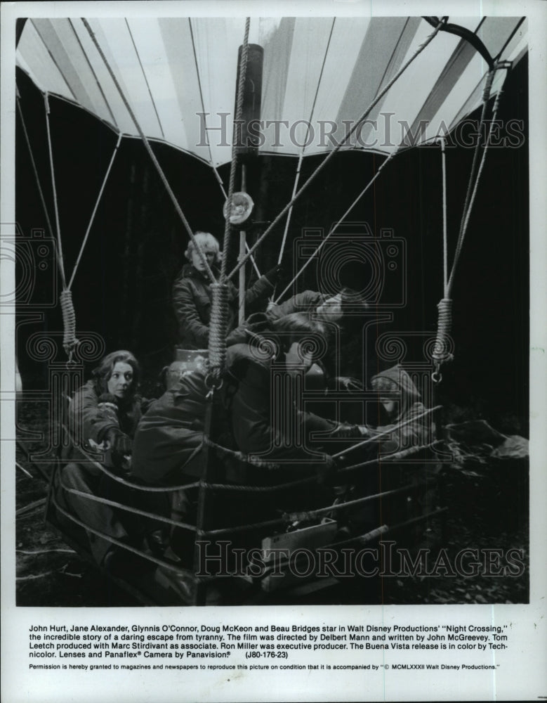 1982 Press Photo Jane Alexander, Doug McKeon &amp; Beau Bridges in Night Crossing.- Historic Images