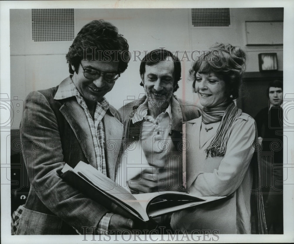 1976 Press Photo Ed Evanko and Tom Aldredge rehearse for Rex. - mjp11543