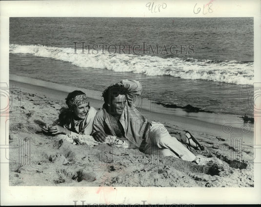 1976 Press Photo Jill Clayburgh & Peter Falk in Griffin and Phoenix A Love Story- Historic Images