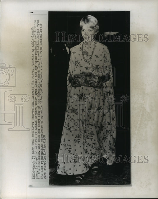 1968 Press Photo Actress Mia Farrow at London Airport After India Trip- Historic Images