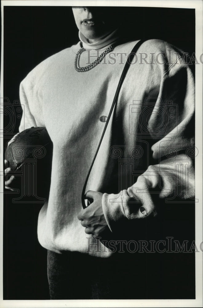 Press Photo Fashion Model Wearing Oversized Top - mjp12327- Historic Images