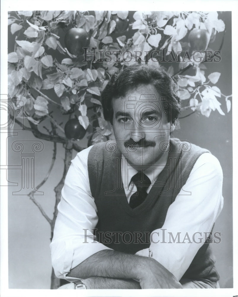 1985 Press Photo Ira Flatow, Host "Newton's Apple" PBS TV Series - mjp13230