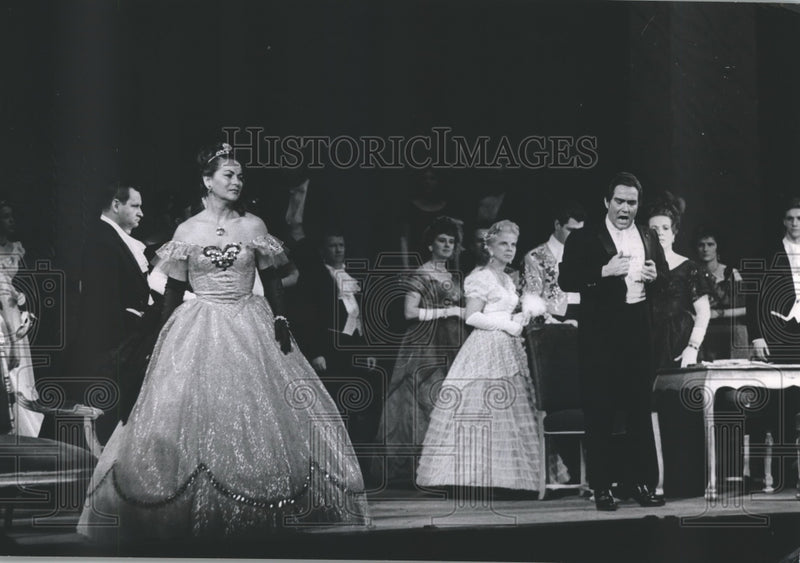 Load image into Gallery viewer, 1966 Press Photo Raquel Montalvo and Jon Crain in LaTraviata. - mjp14180
