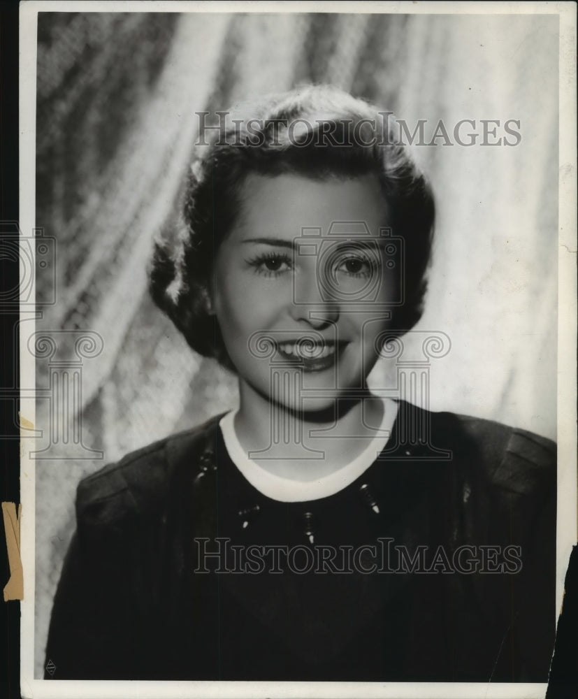 1940 Press Photo Hollywood columnist Sheilah Graham, "Hollywood Today"- Historic Images