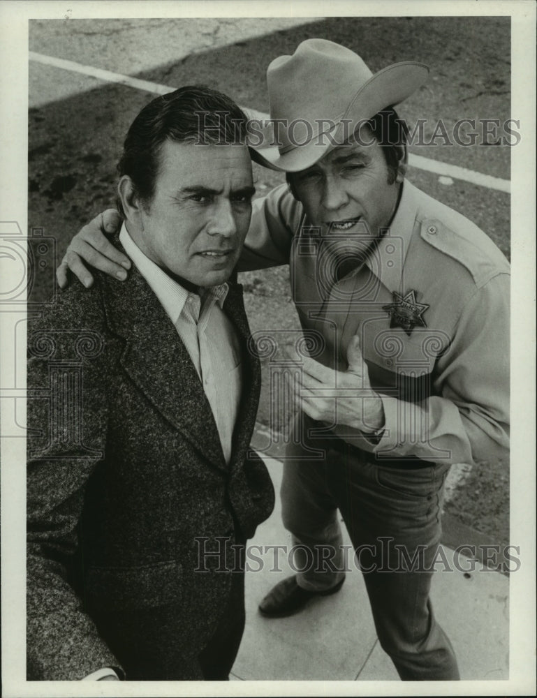 1974 Press Photo Actors John Forsythe &amp; Earl Holliman in ABC&#39;s &quot;Nightmare Town&quot;- Historic Images