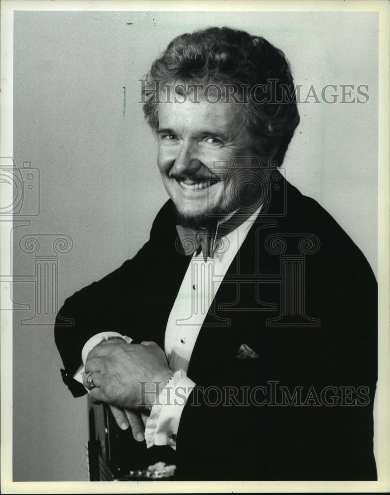 1984 Press Photo John Gary, traditional pop singer and TV personality.- Historic Images