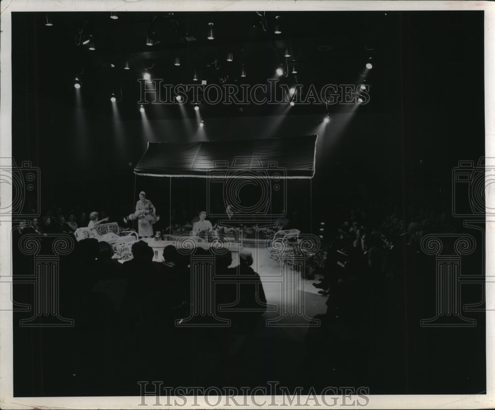 1955 Press Photo Sabrina Fair performance at the Fred Miller Theater, Milwaukee- Historic Images