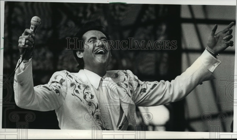 1989 Press Photo Las Vegas entertainer Wayne Newton, State Fair Grandstand, WI- Historic Images