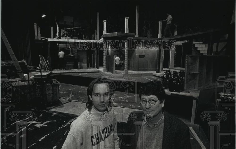 1991 Press Photo Chris Guse and Professor R.H. Graham at "Three Musketeers" set.