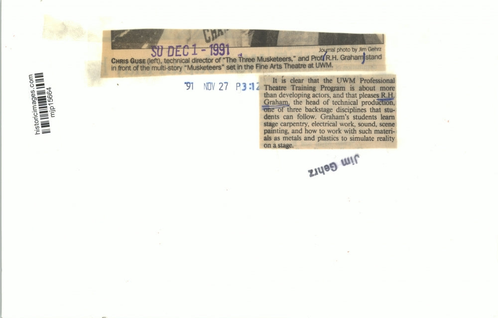 1991 Press Photo Chris Guse and Professor R.H. Graham at "Three Musketeers" set.