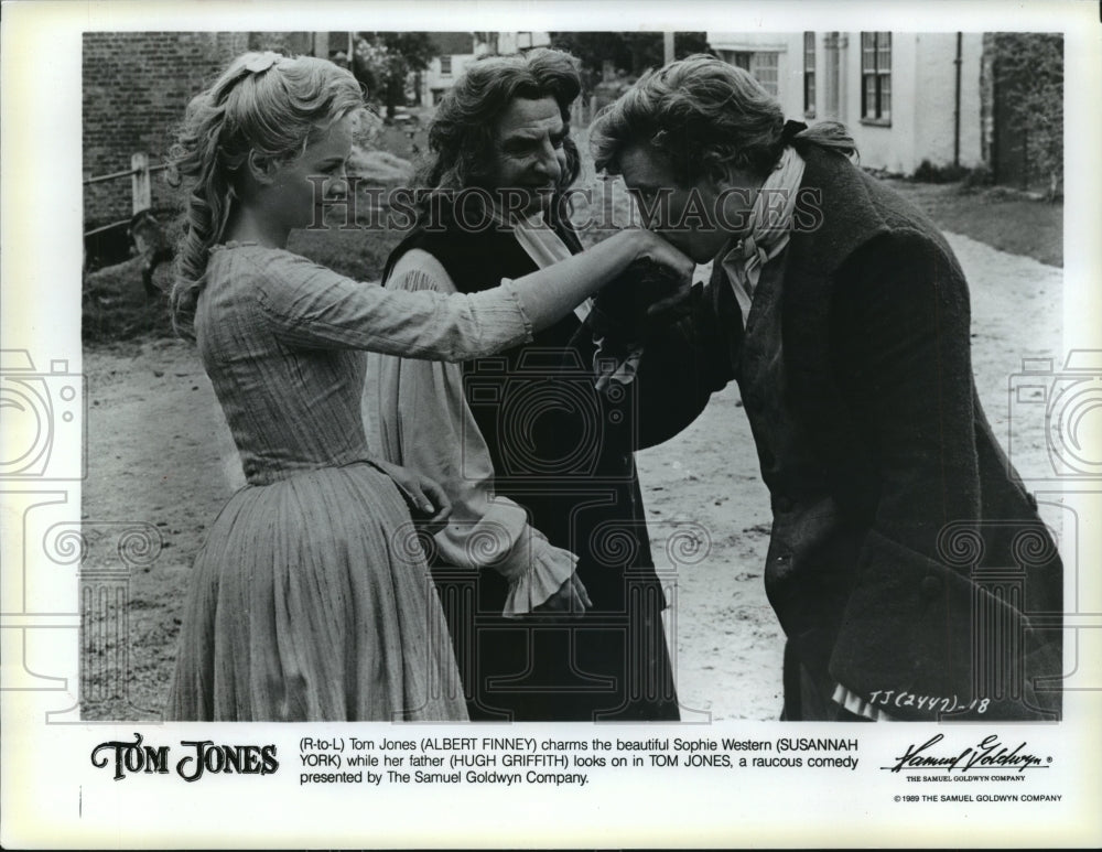 1990 Press Photo actress Susannah York &amp; cast members in &quot;Tom Jones&quot; - mjp15829- Historic Images