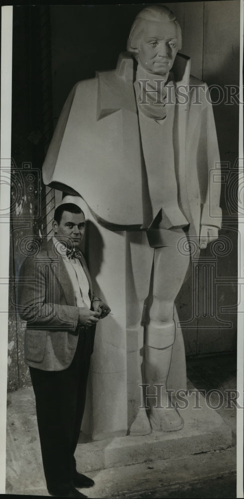 1940 Press Photo Sculpture Jeff Greer and model statue of George Washington.- Historic Images