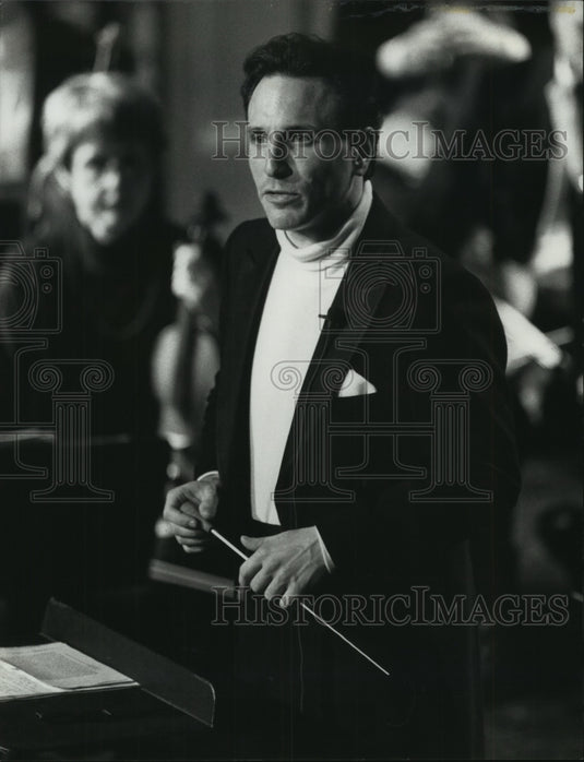 1994 Press Photo Neal Gittleman, conductor of the Milwaukee Symphony Orchestra.- Historic Images