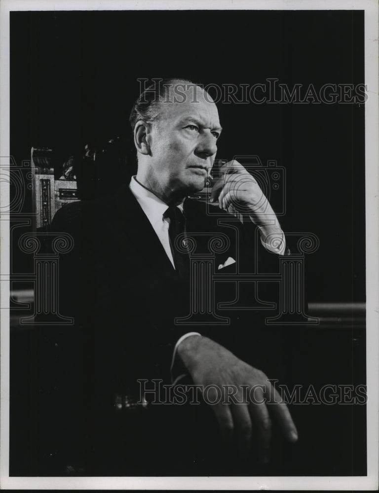 1966 Press Photo Actor Sir John Gielgud in scene from "Ages of Man" - mjp16382- Historic Images