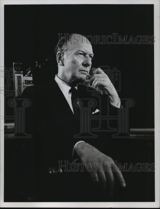 1966 Press Photo Actor Sir John Gielgud in scene from "Ages of Man" - mjp16382- Historic Images