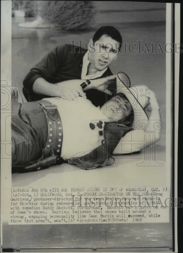 1968 Press Photo Greg Garrison and Buddy Hackett on The Dean Martin Show.- Historic Images