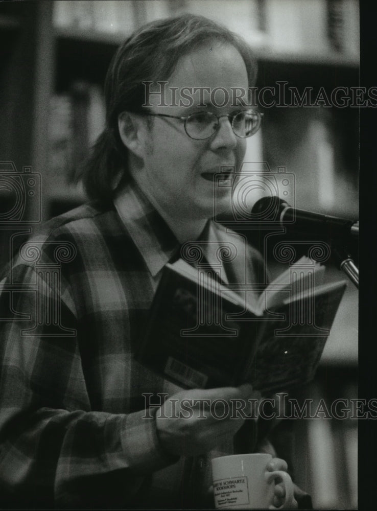 1994 Press Photo Author James Finn Garner, Brookfield - mjp16566- Historic Images