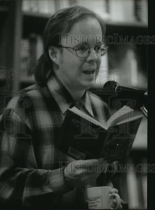 1994 Press Photo Author James Finn Garner, Brookfield - mjp16566- Historic Images