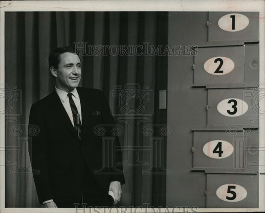 1964 Press Photo Merv Griffin, host of "Merv Griffin's Word for Word" game show.- Historic Images