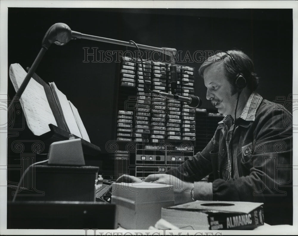 1974 Press Photo Disc Jockey Jonathan Green on the air at WTMJ radio.
