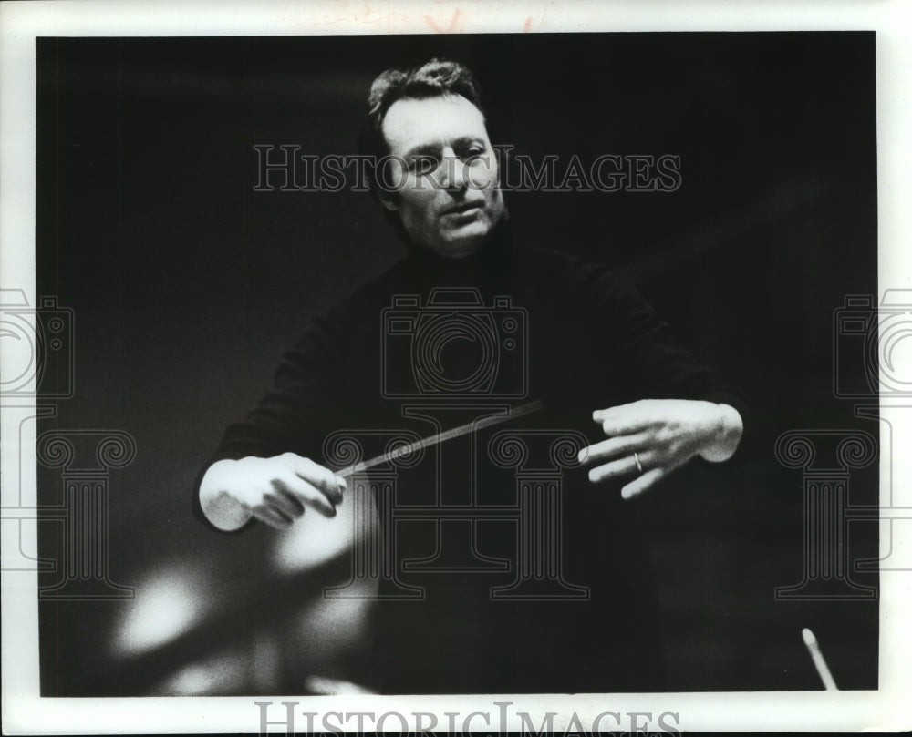 1974 Press Photo Conductor Carlo Maria Giulini - mjp17037- Historic Images