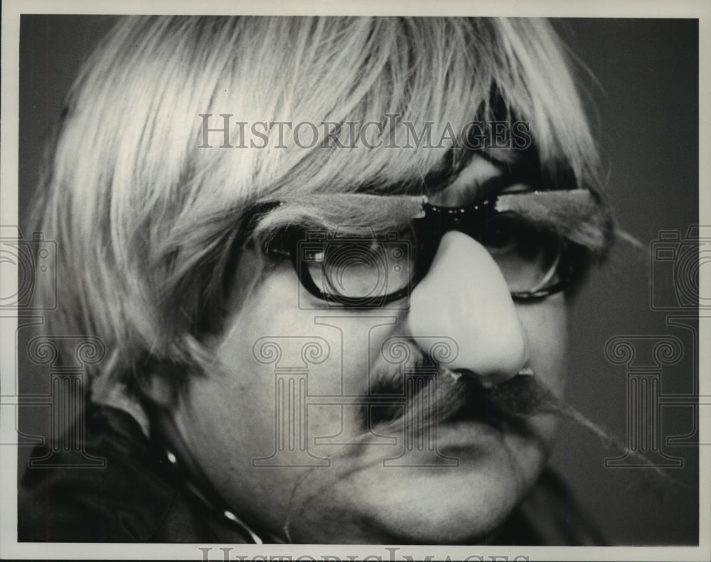 Press Photo Marshall Efron as Haman on episode of &quot;Marshall Efron&#39;s Illustrated- Historic Images